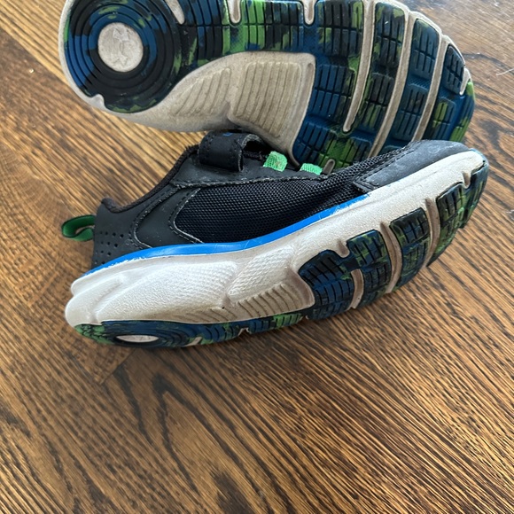 Boys Under Armour sneakers - Picture 2 of 5